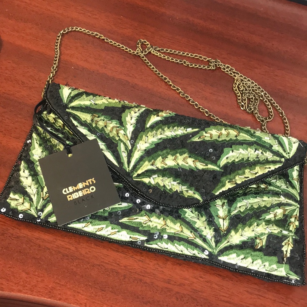 NWT ELEGANT SEQUINED SPARKLING CLUTCH